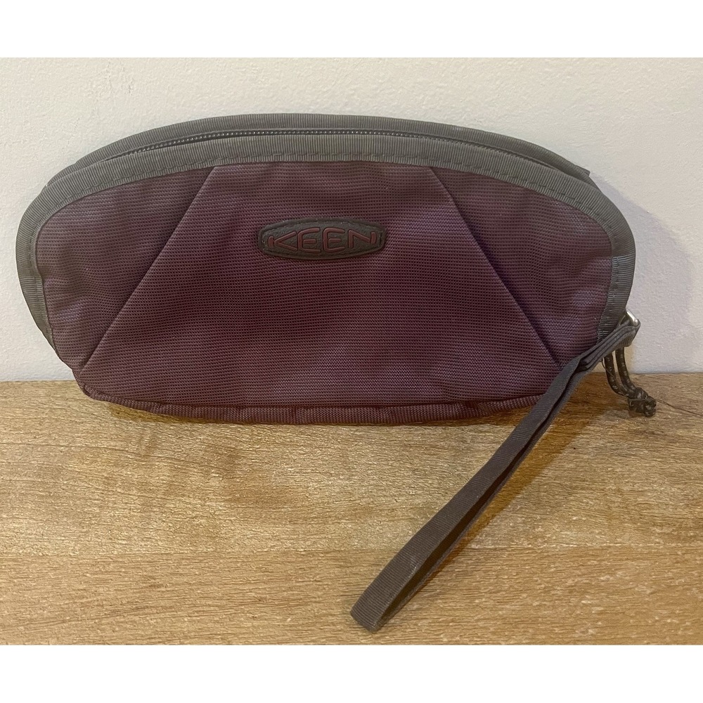 KEEN Nylon Wristlet Clutch Wallet Burgundy Zip Travel Pouch Wrist Strap Outdoor